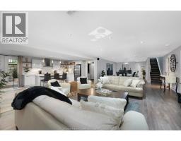 2216 Roxborough, Windsor, ON N9B0A5 Photo 36