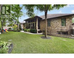 Kitchen - 2216 Roxborough, Windsor, ON N9B0A5 Photo 9