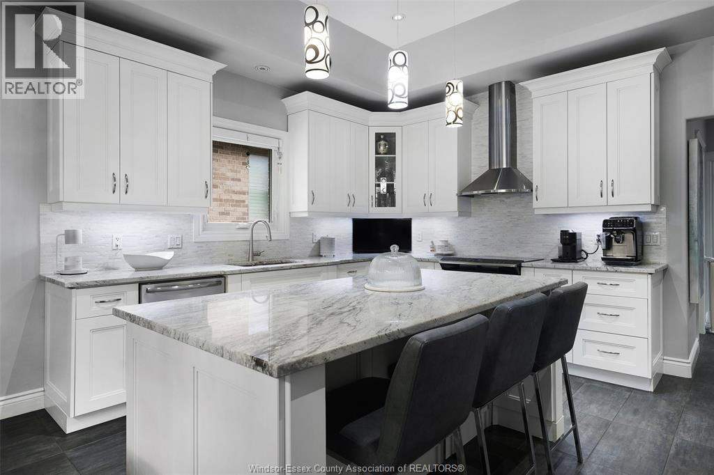 2216 ROXBOROUGH - 21