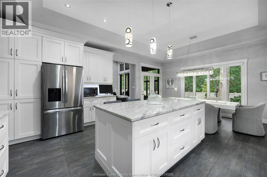 2216 ROXBOROUGH - 23