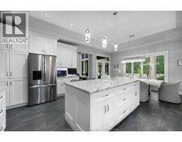 2216 Roxborough, Windsor, ON N9B0A5 Photo 23