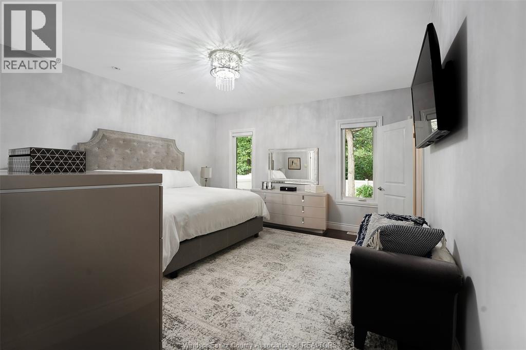 2216 ROXBOROUGH - 26