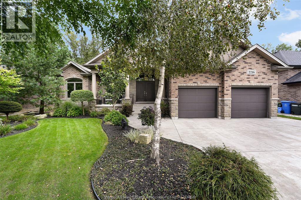 2216 ROXBOROUGH - 4