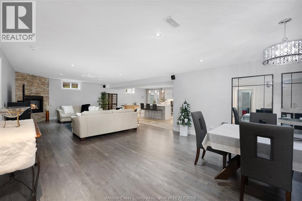 2216 ROXBOROUGH - 43