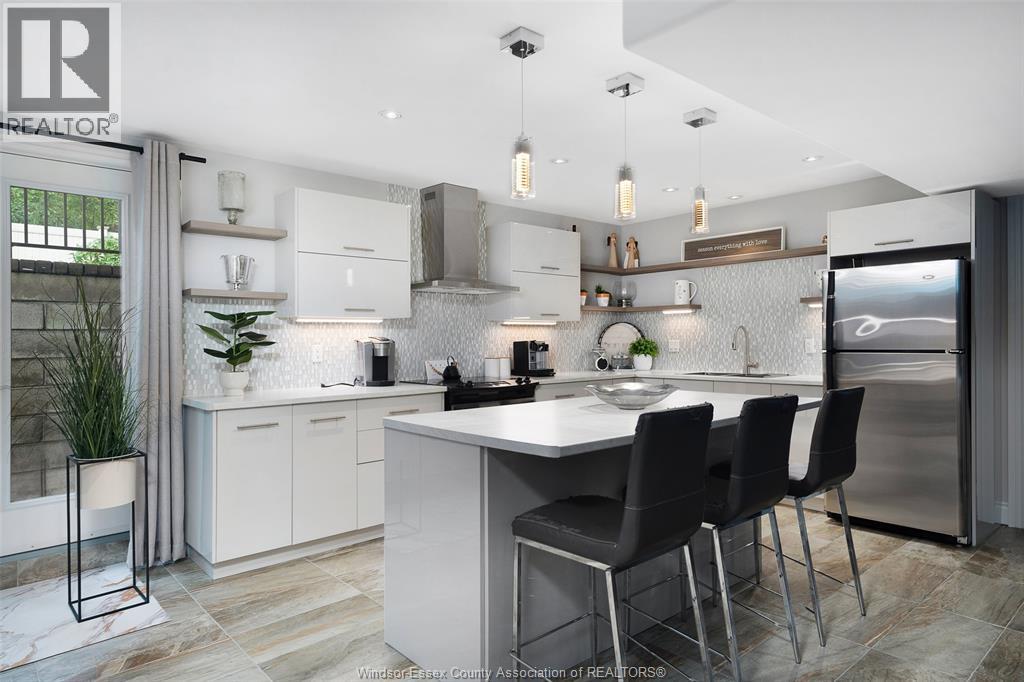 2216 ROXBOROUGH - 37