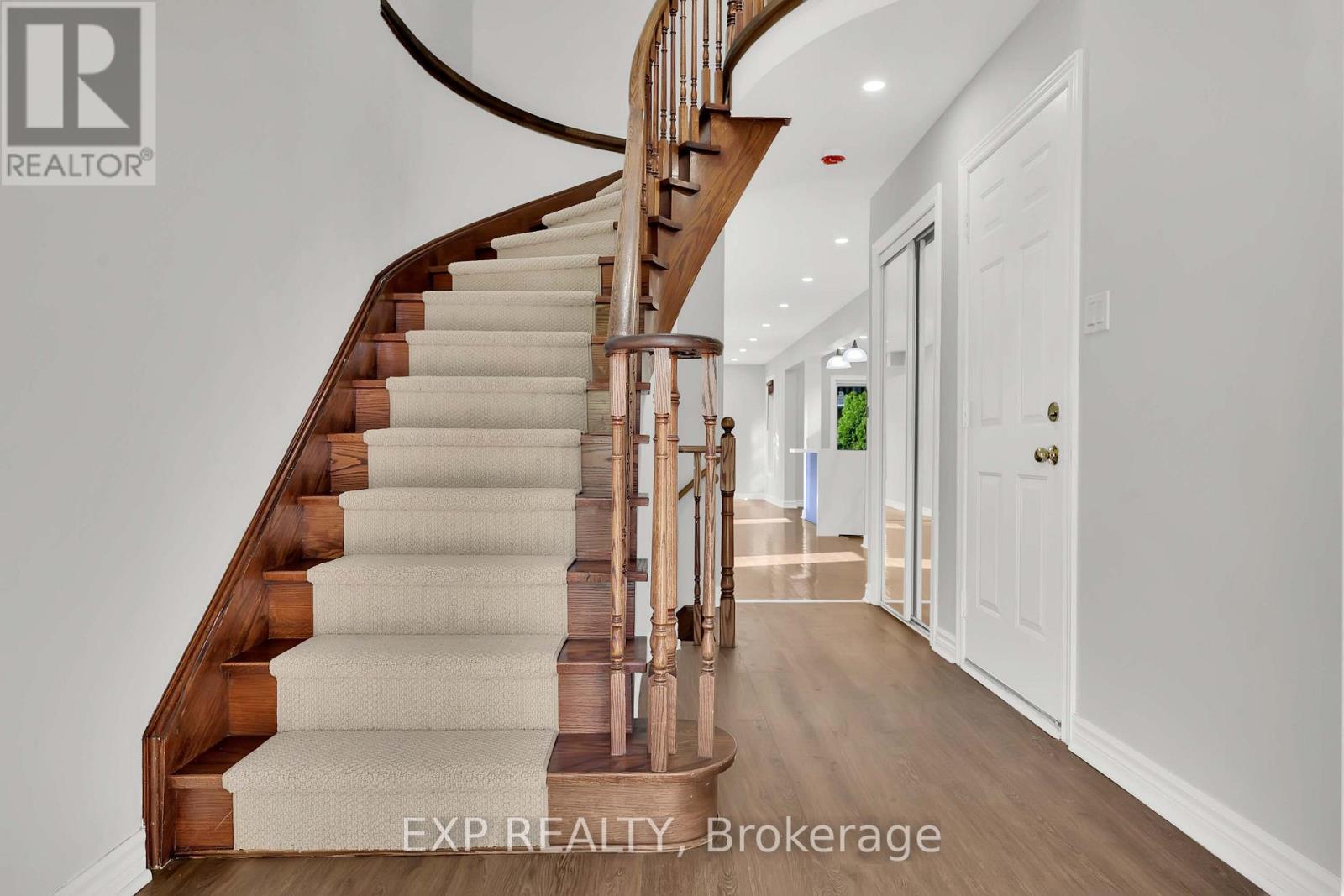 Photo of 6 PURDY CRESCENT W