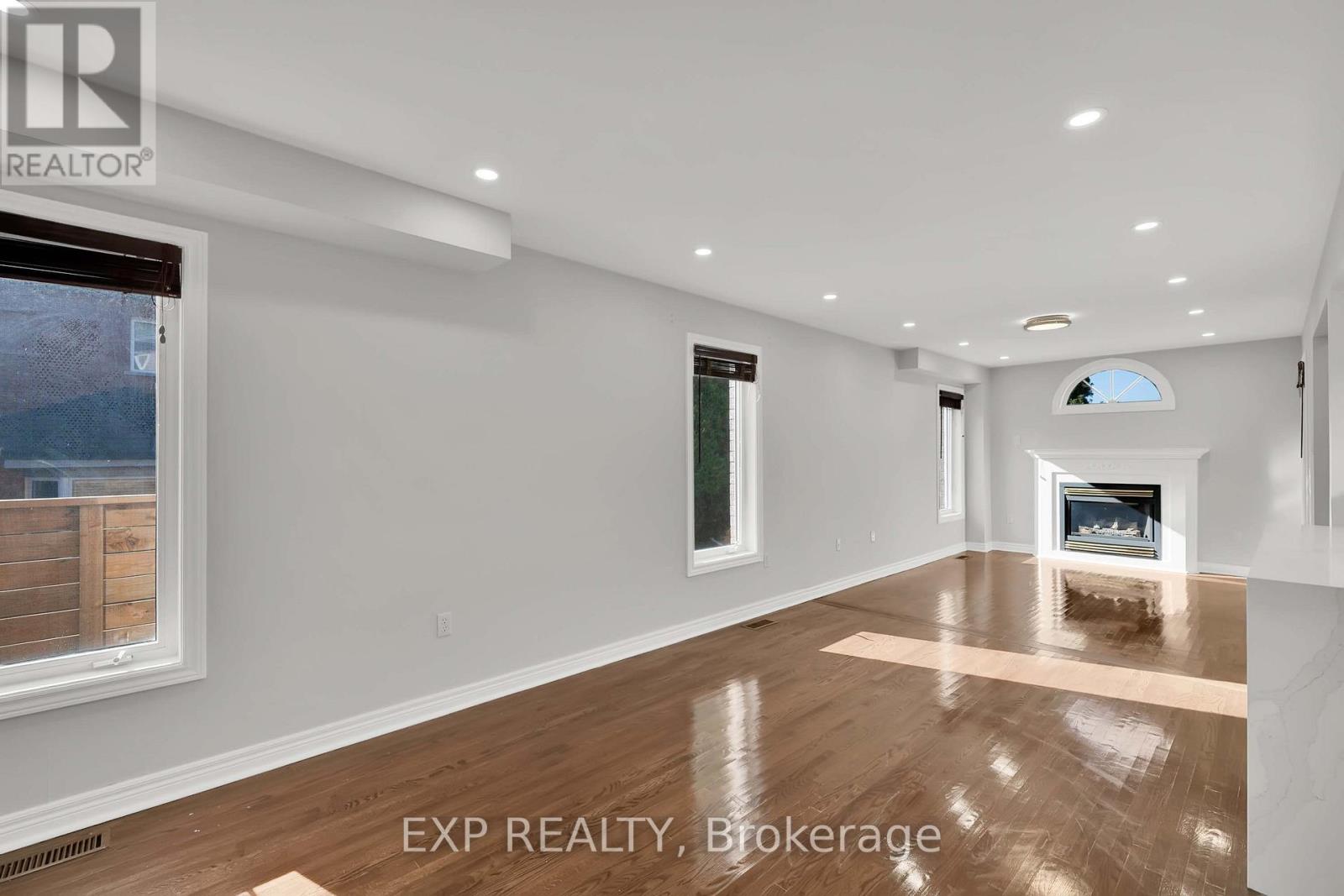 Photo of 6 PURDY CRESCENT W