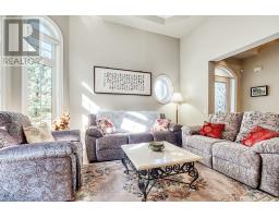 Family room - 153 Britton Trail, Aurora, ON L4G7S9 Photo 7
