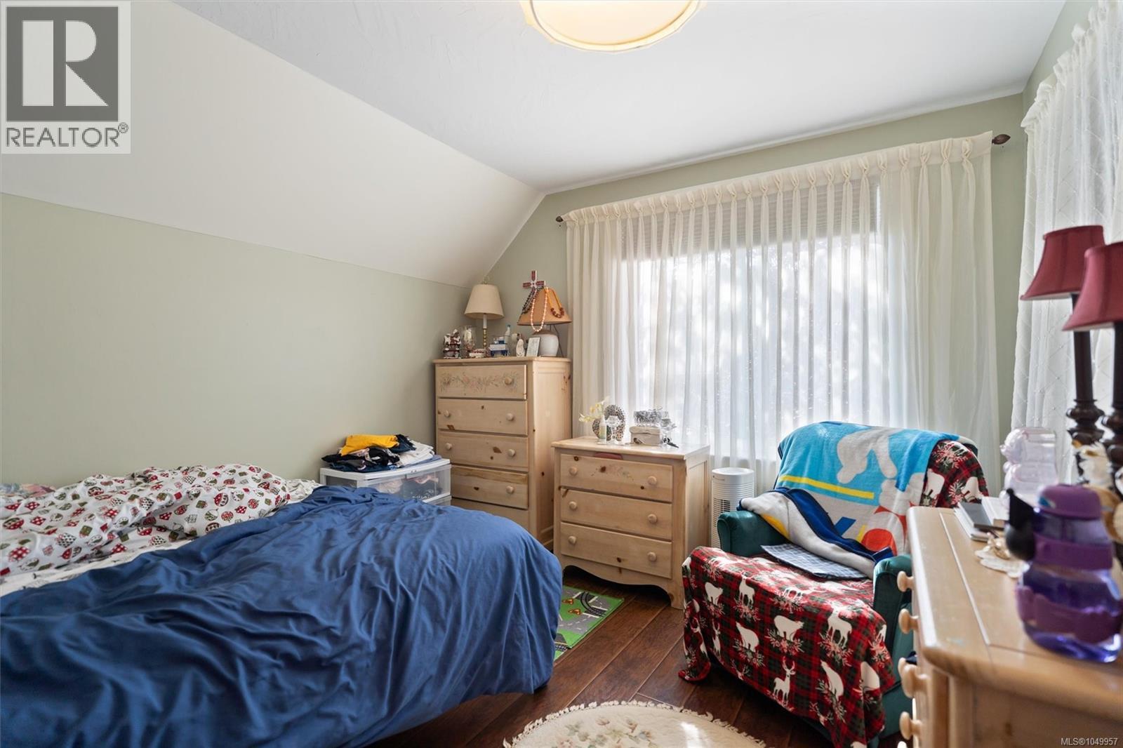 1746 Pembroke St - Image 28