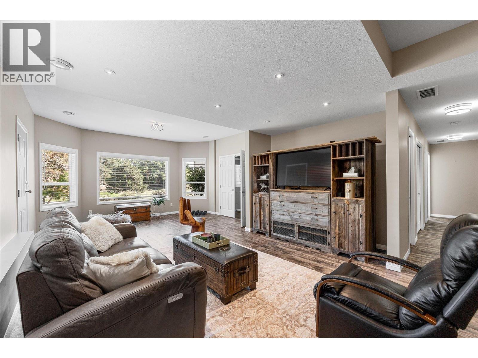 5827 Victoria Street - 34
