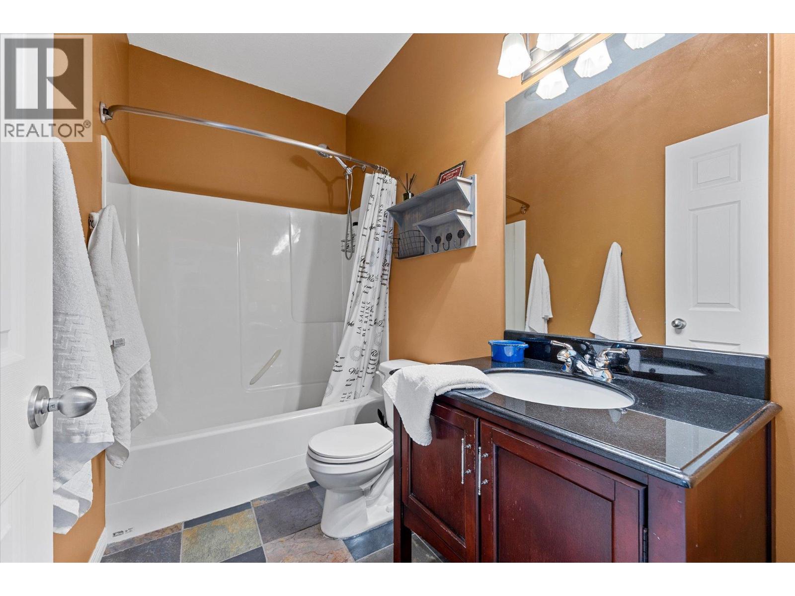 5827 Victoria Street, Peachland