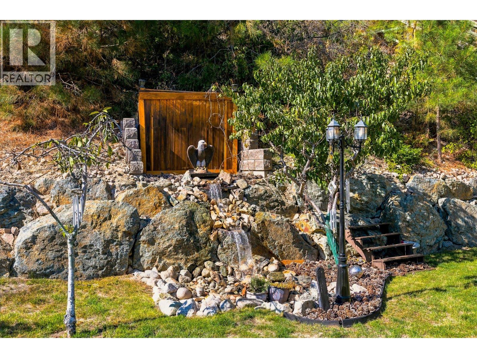 5827 Victoria Street - 47