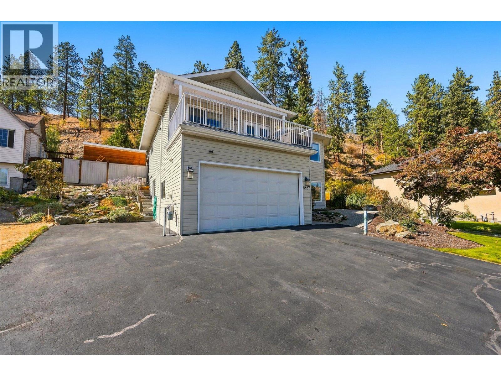 5827 Victoria Street - 58
