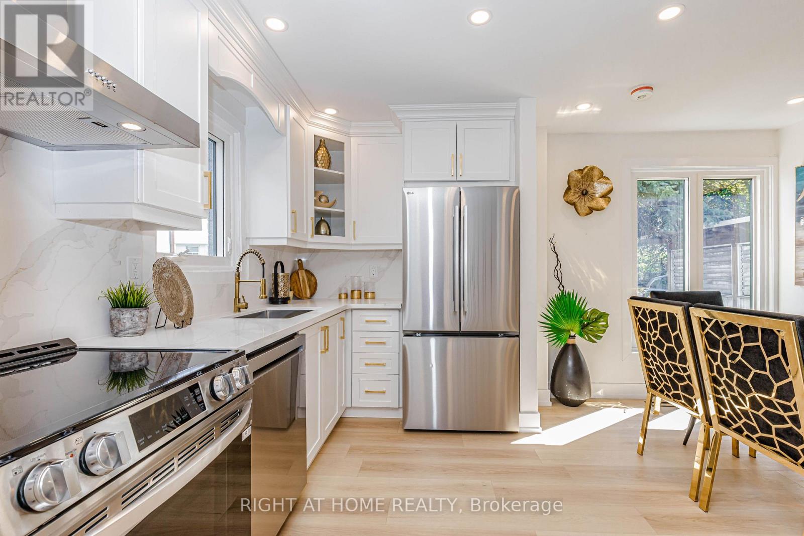 8 HAZELGLEN COURT - 10