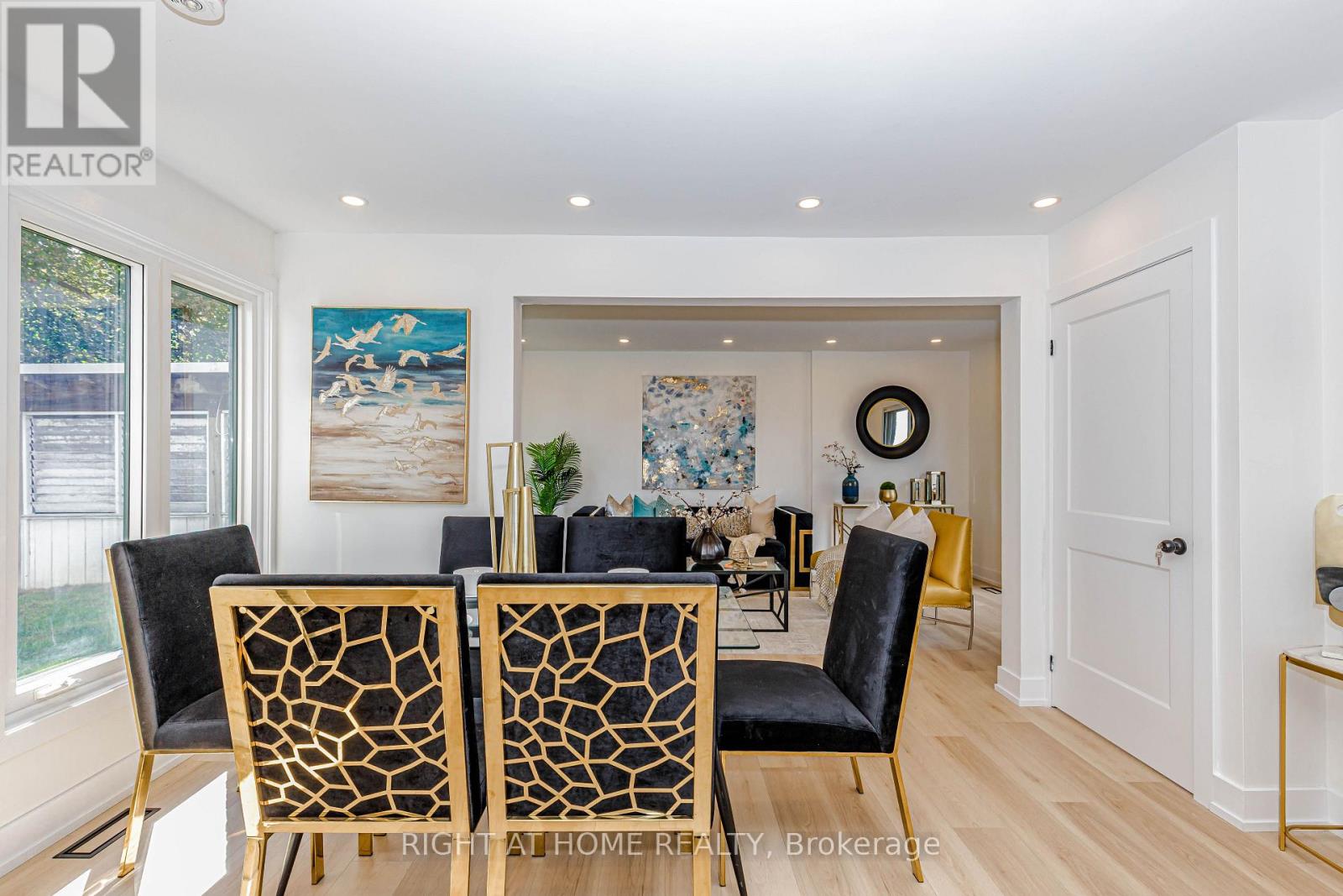 8 HAZELGLEN COURT - 12