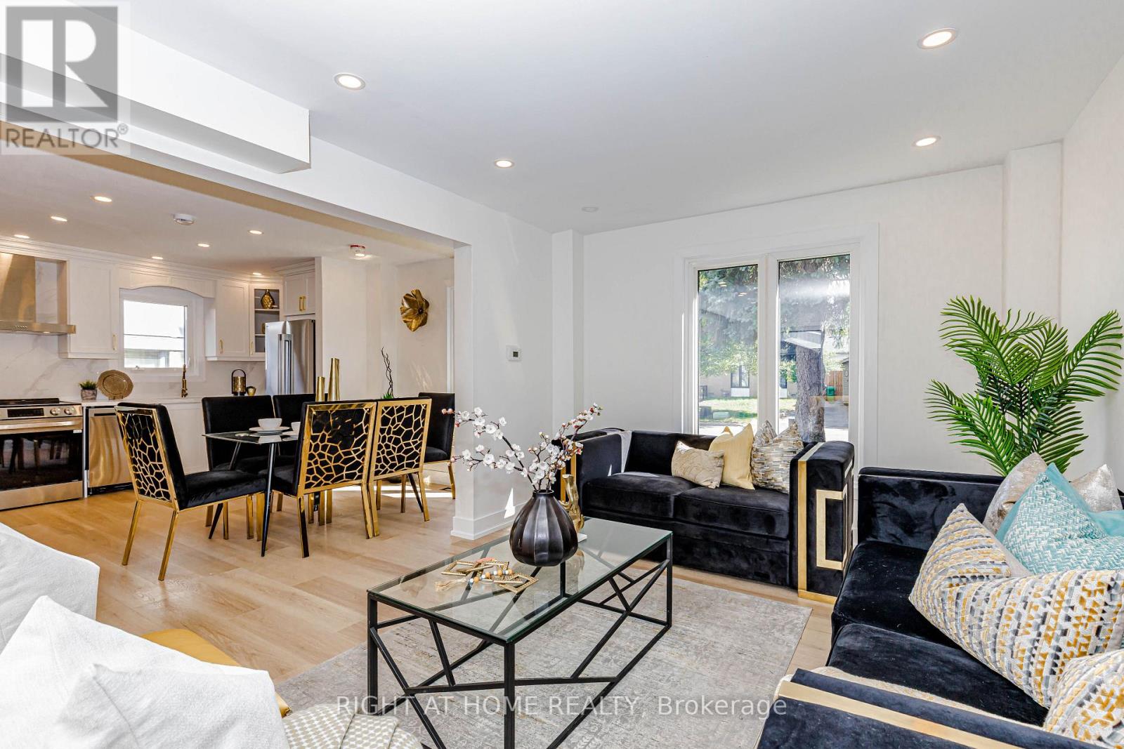 8 HAZELGLEN COURT - 20