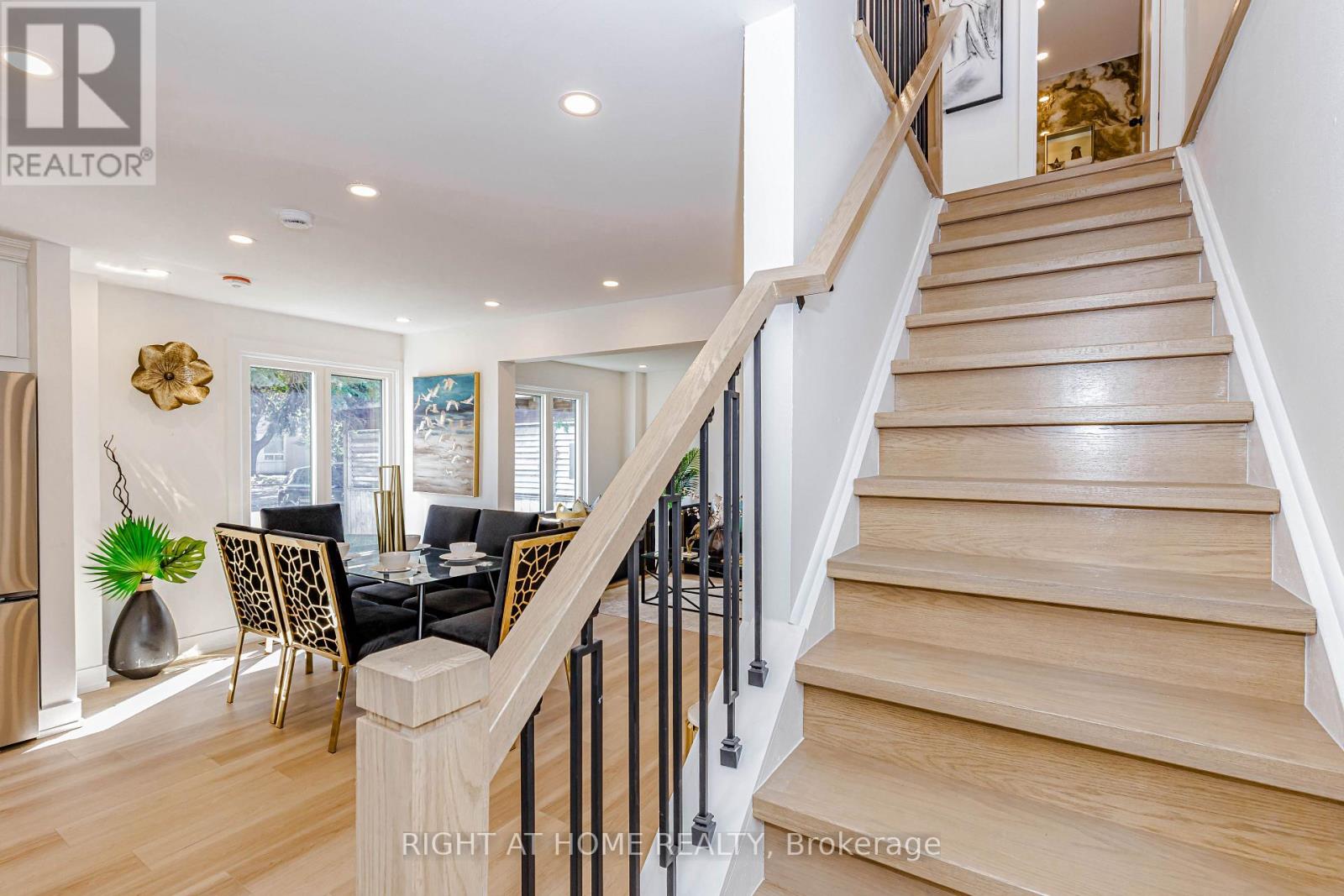 8 HAZELGLEN COURT - 24