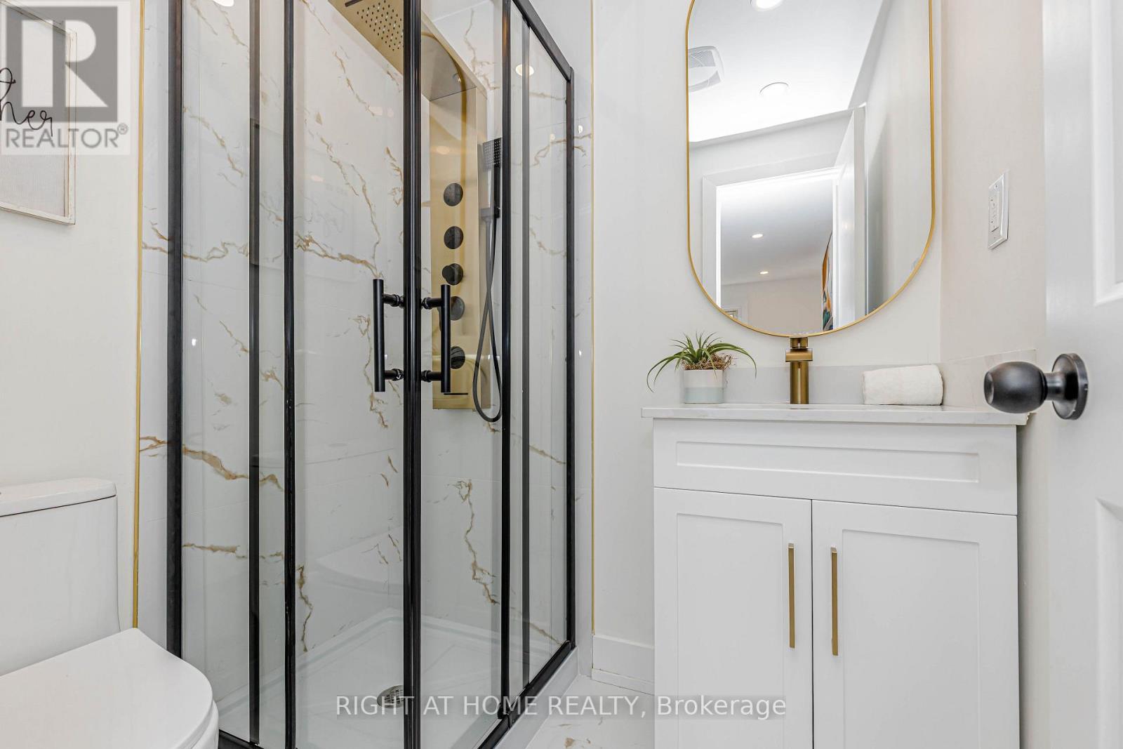 8 HAZELGLEN COURT - 28