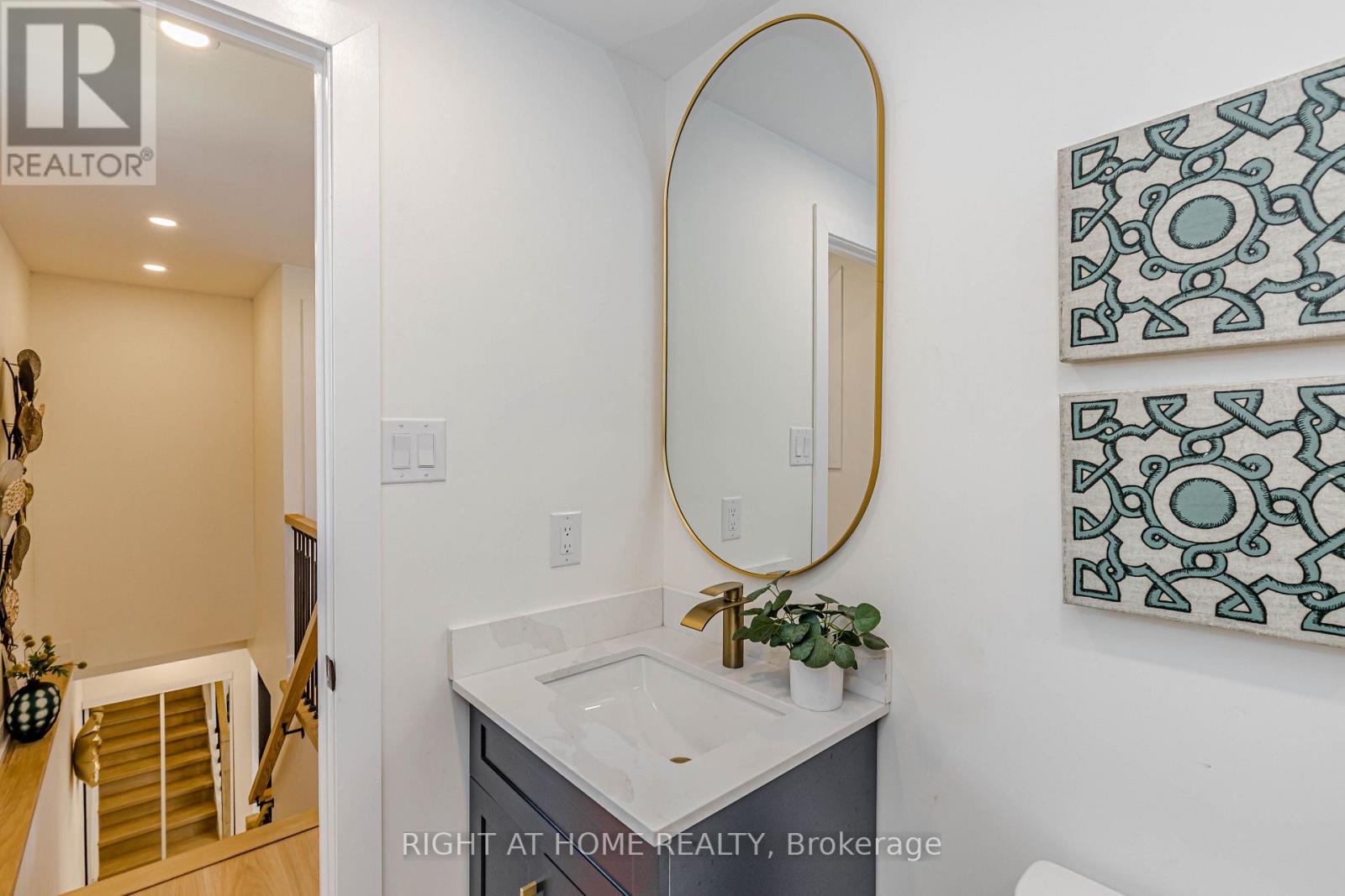 8 HAZELGLEN COURT - 32