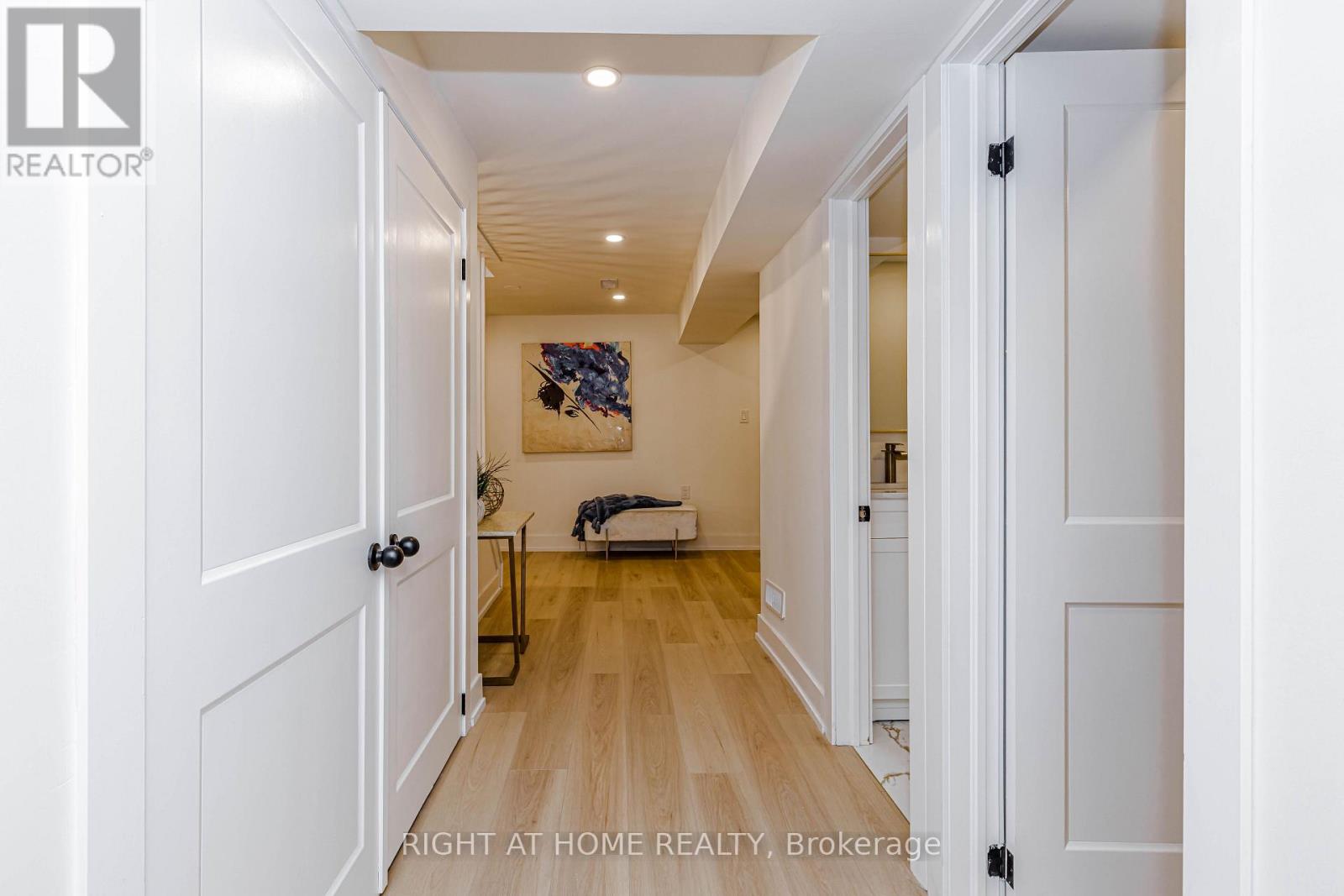 8 HAZELGLEN COURT - 42