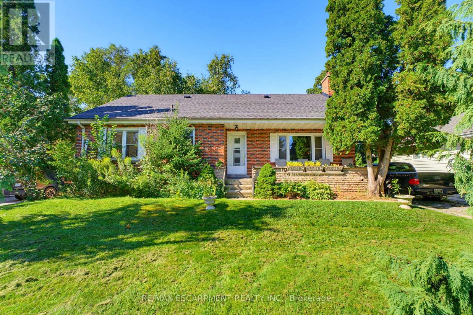 Photo of 940 HARVEY PLACE