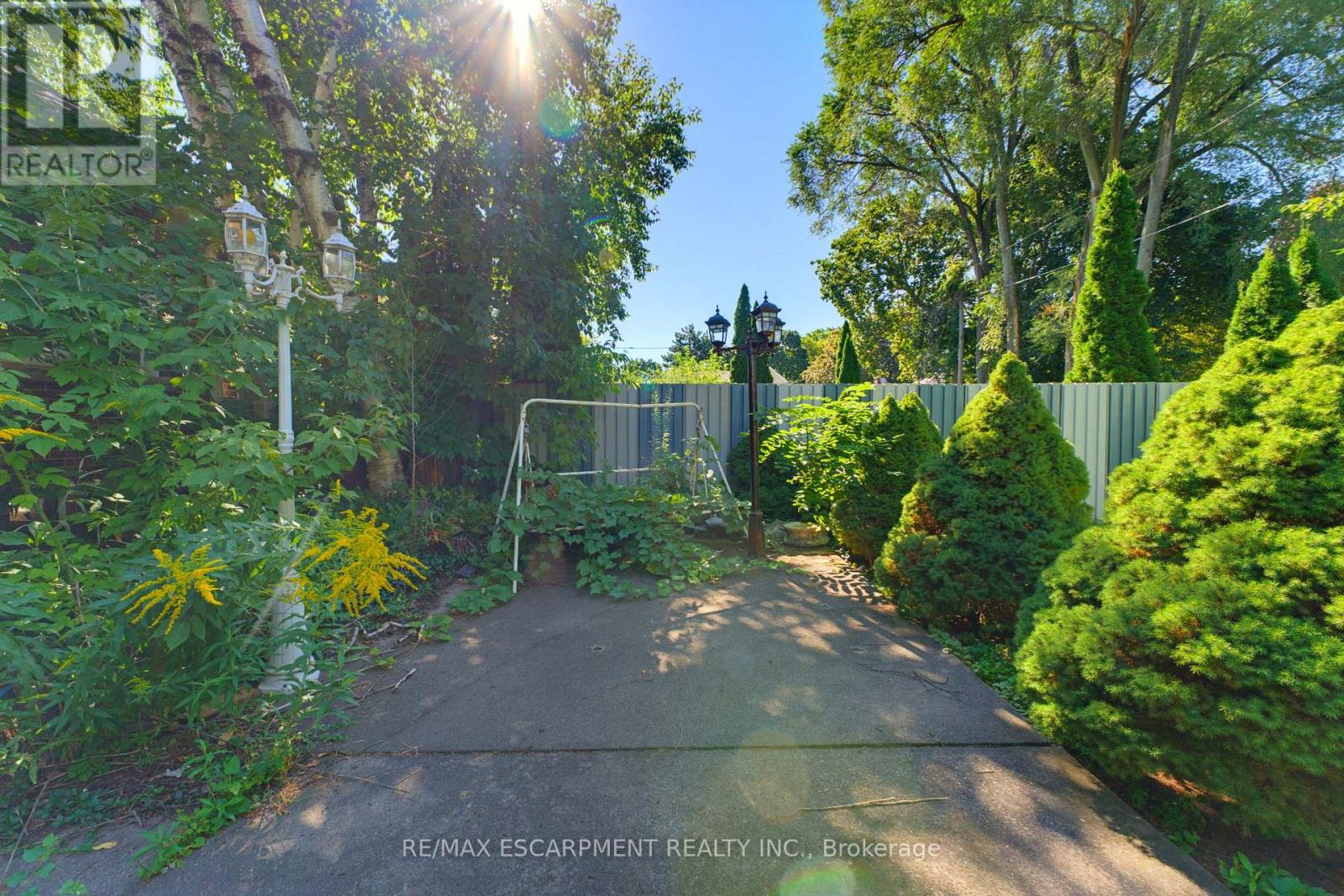 940 HARVEY PLACE - Image 32
