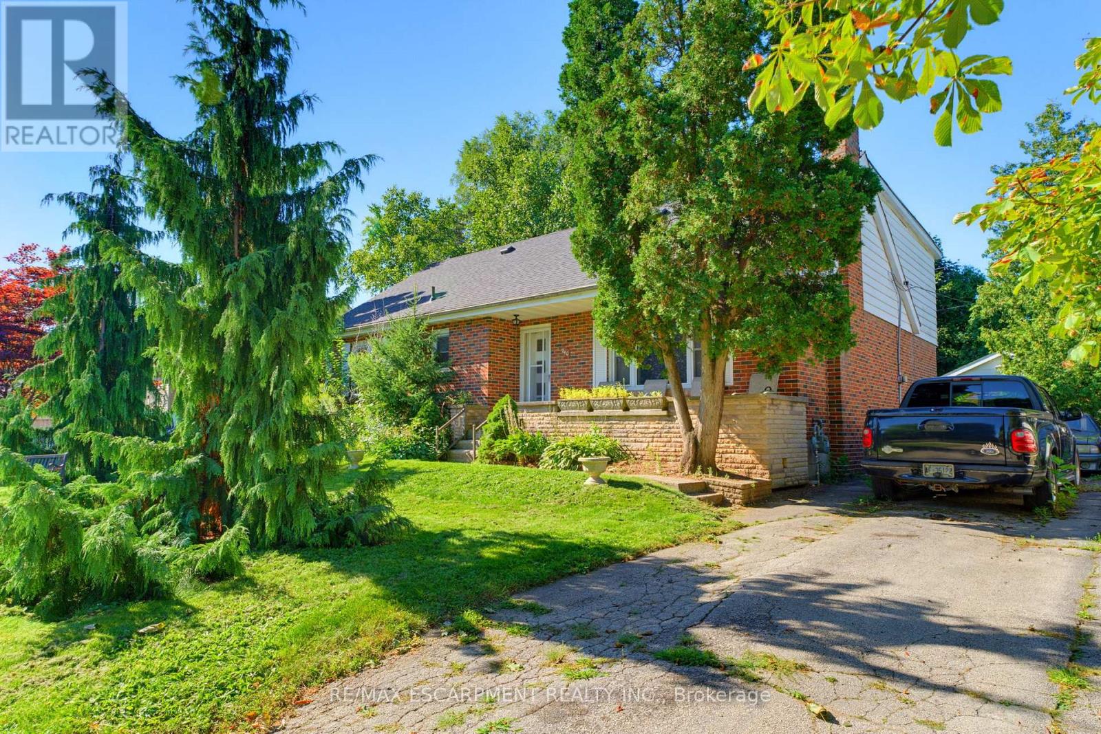 Photo of 940 HARVEY PLACE