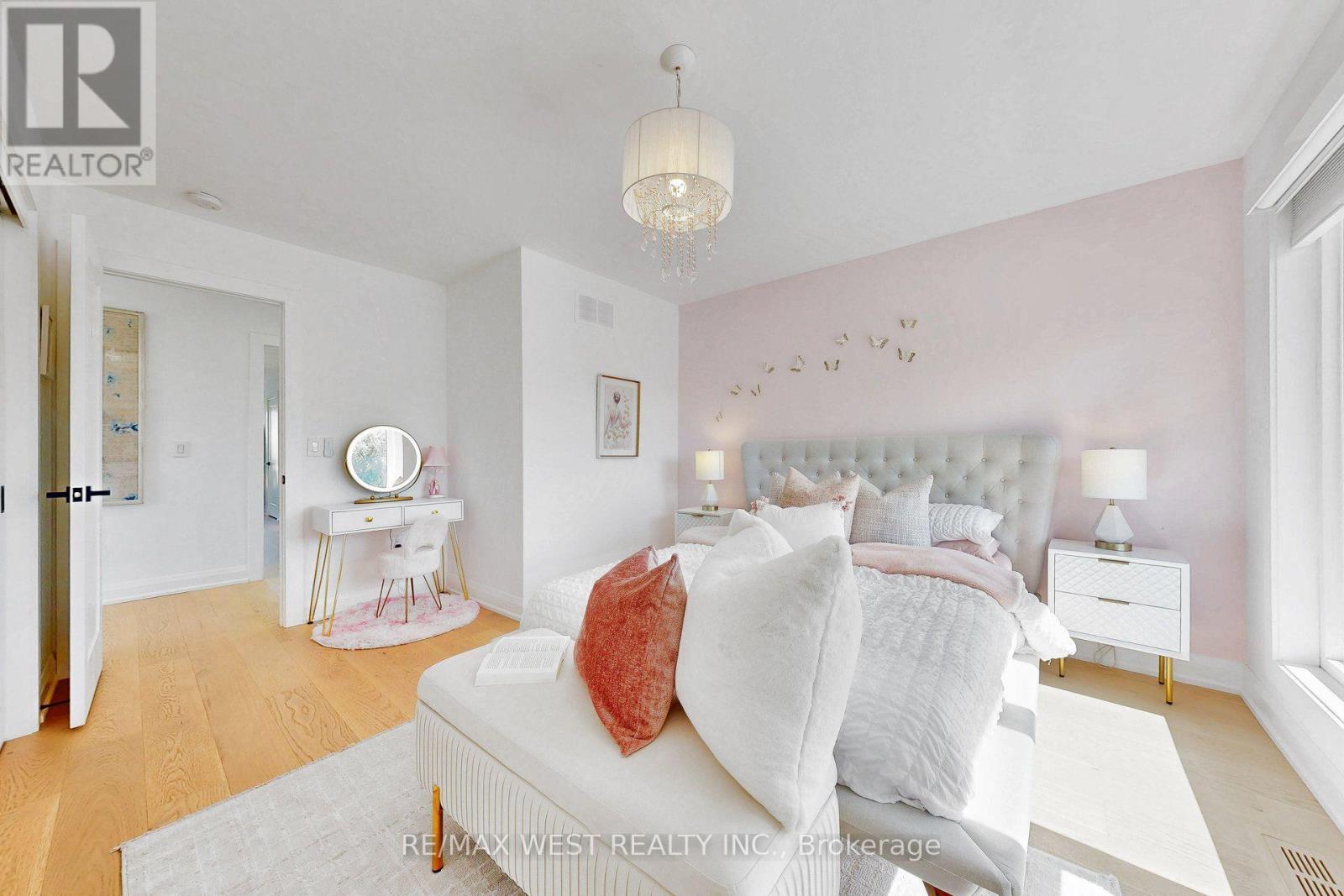 972 CASTLEFIELD AVENUE - Image 27