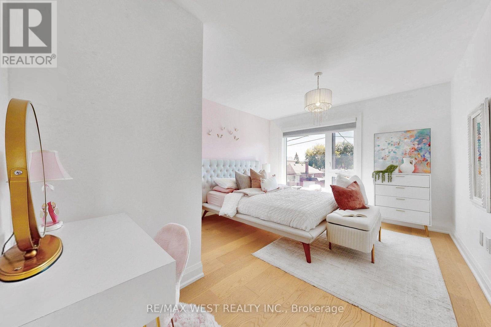 972 CASTLEFIELD AVENUE - Image 29