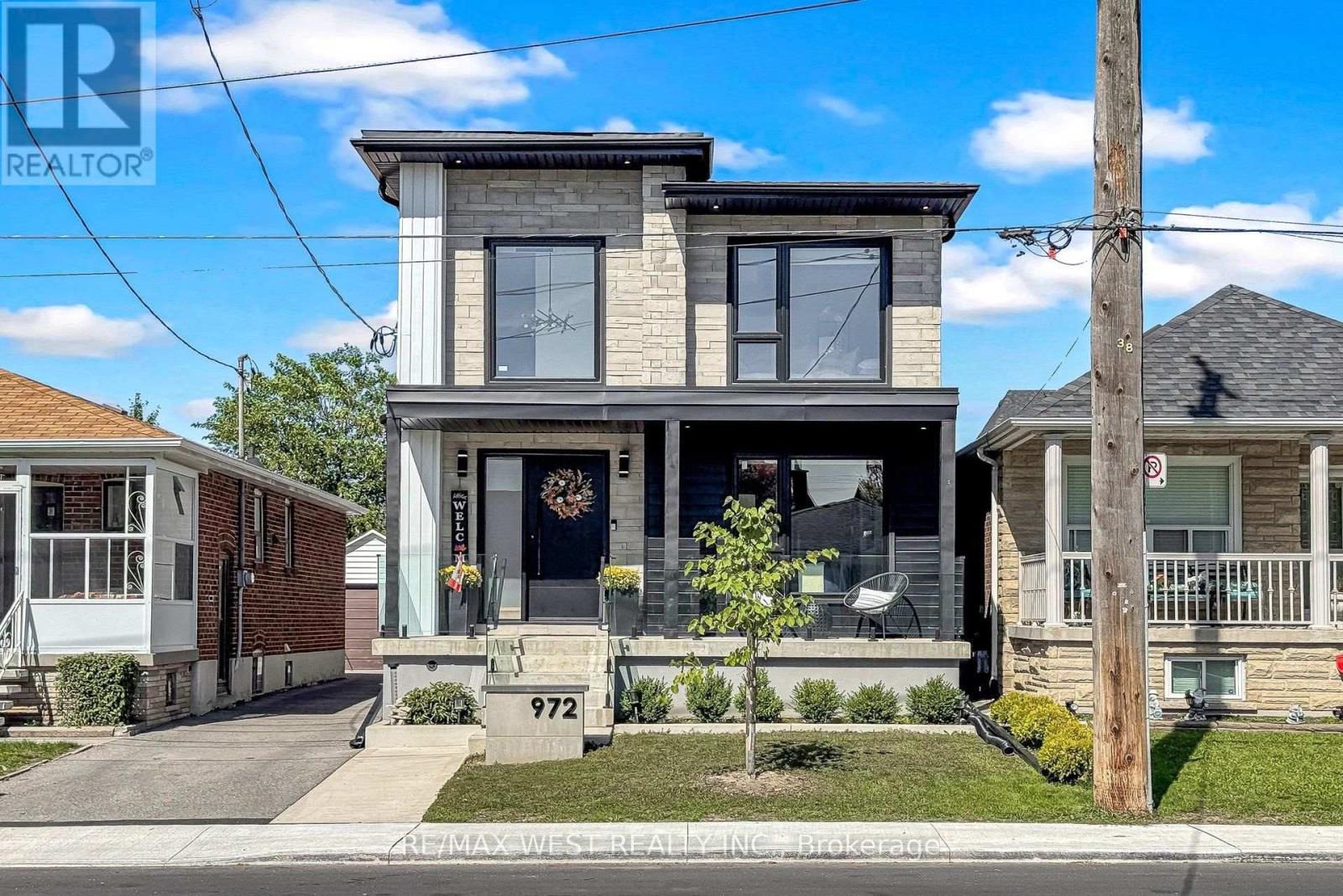 Photo of 972 CASTLEFIELD AVENUE