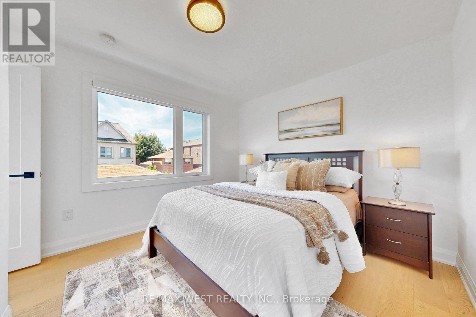 972 CASTLEFIELD AVENUE - Image 30