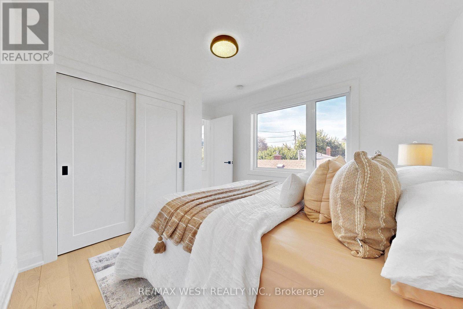 972 CASTLEFIELD AVENUE - Image 31