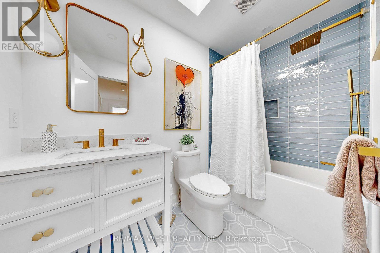 972 CASTLEFIELD AVENUE - Image 32