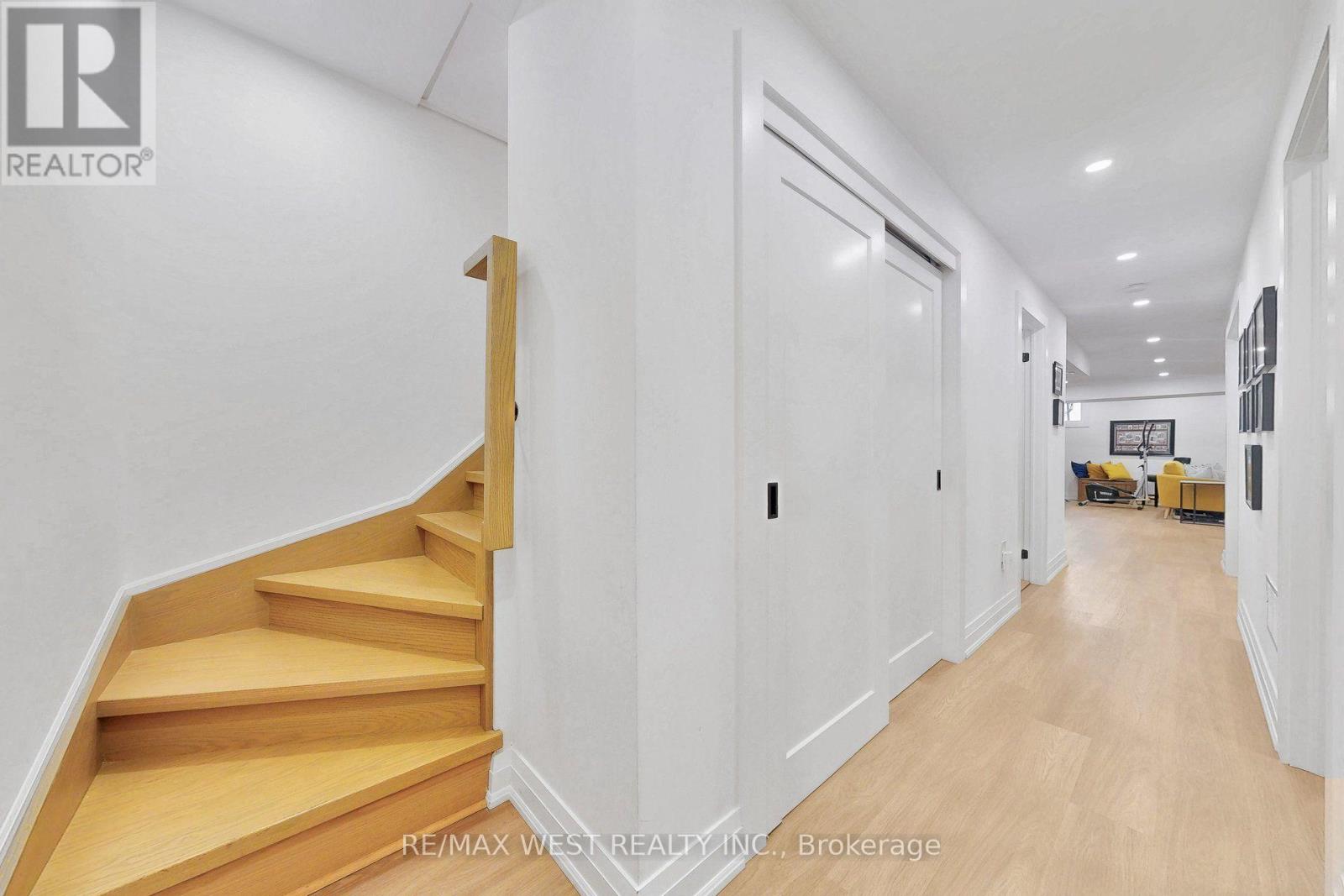 972 CASTLEFIELD AVENUE - Image 35