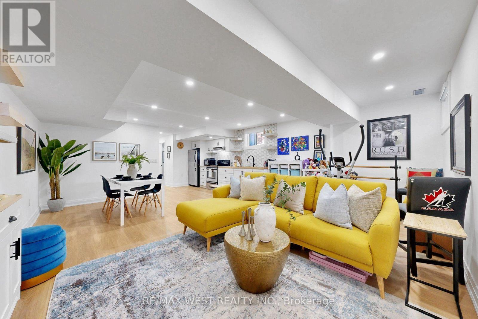 972 CASTLEFIELD AVENUE - Image 36