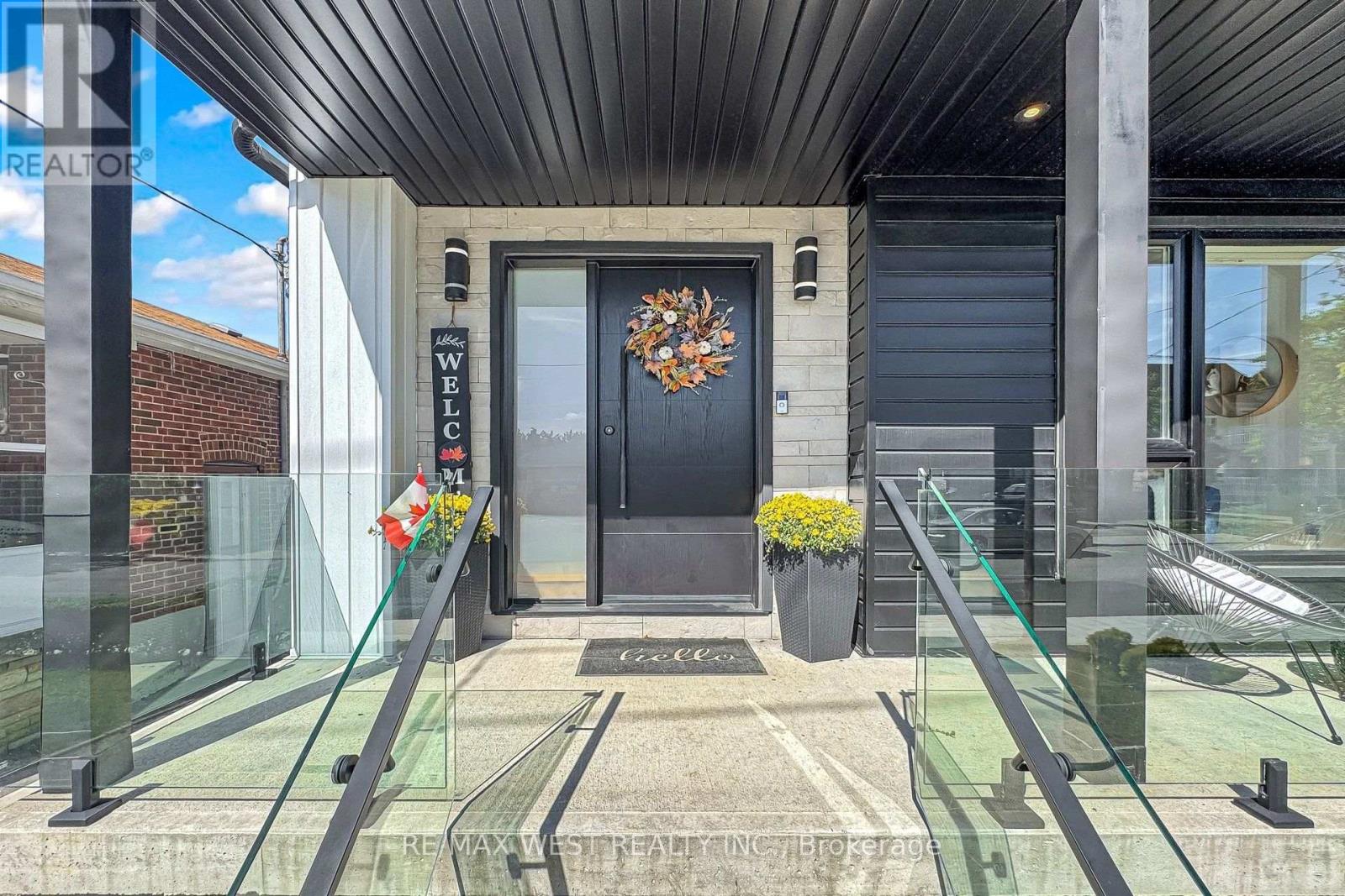 Photo of 972 CASTLEFIELD AVENUE