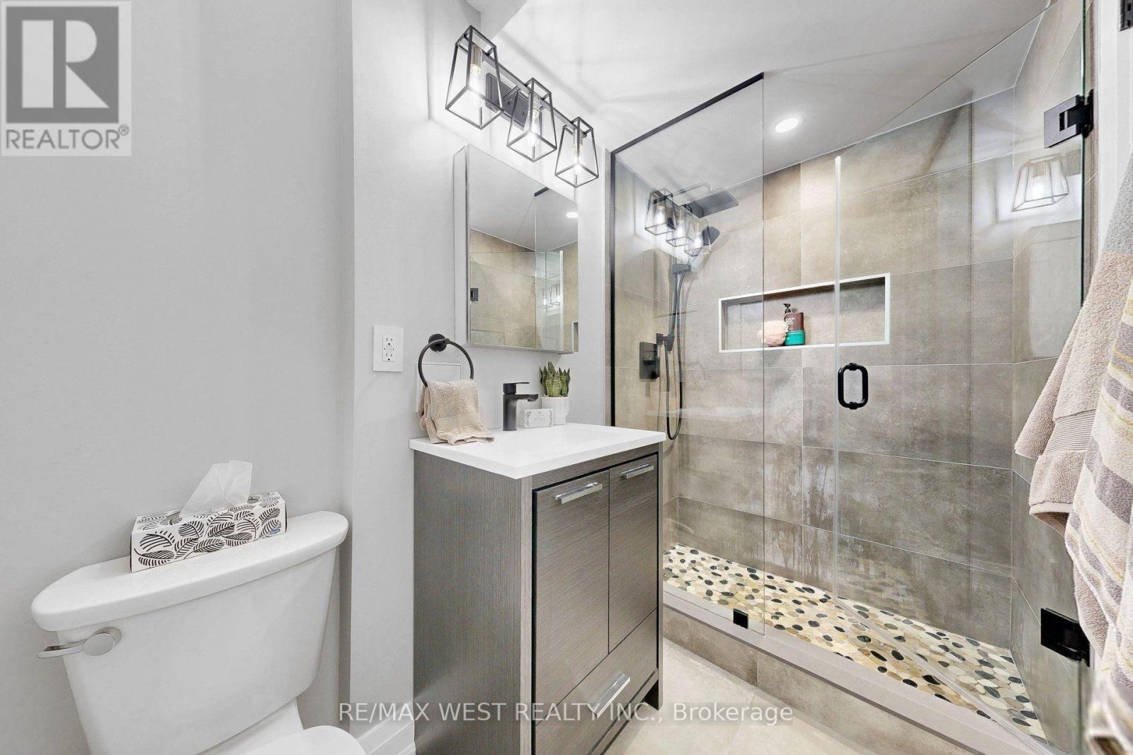 972 CASTLEFIELD AVENUE - Image 43