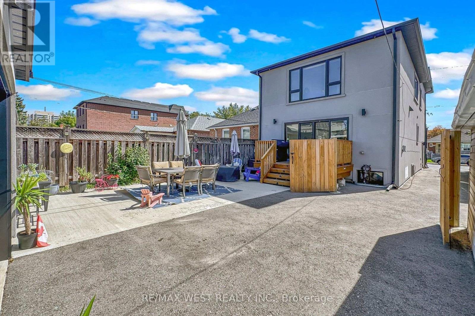 972 CASTLEFIELD AVENUE - Image 46