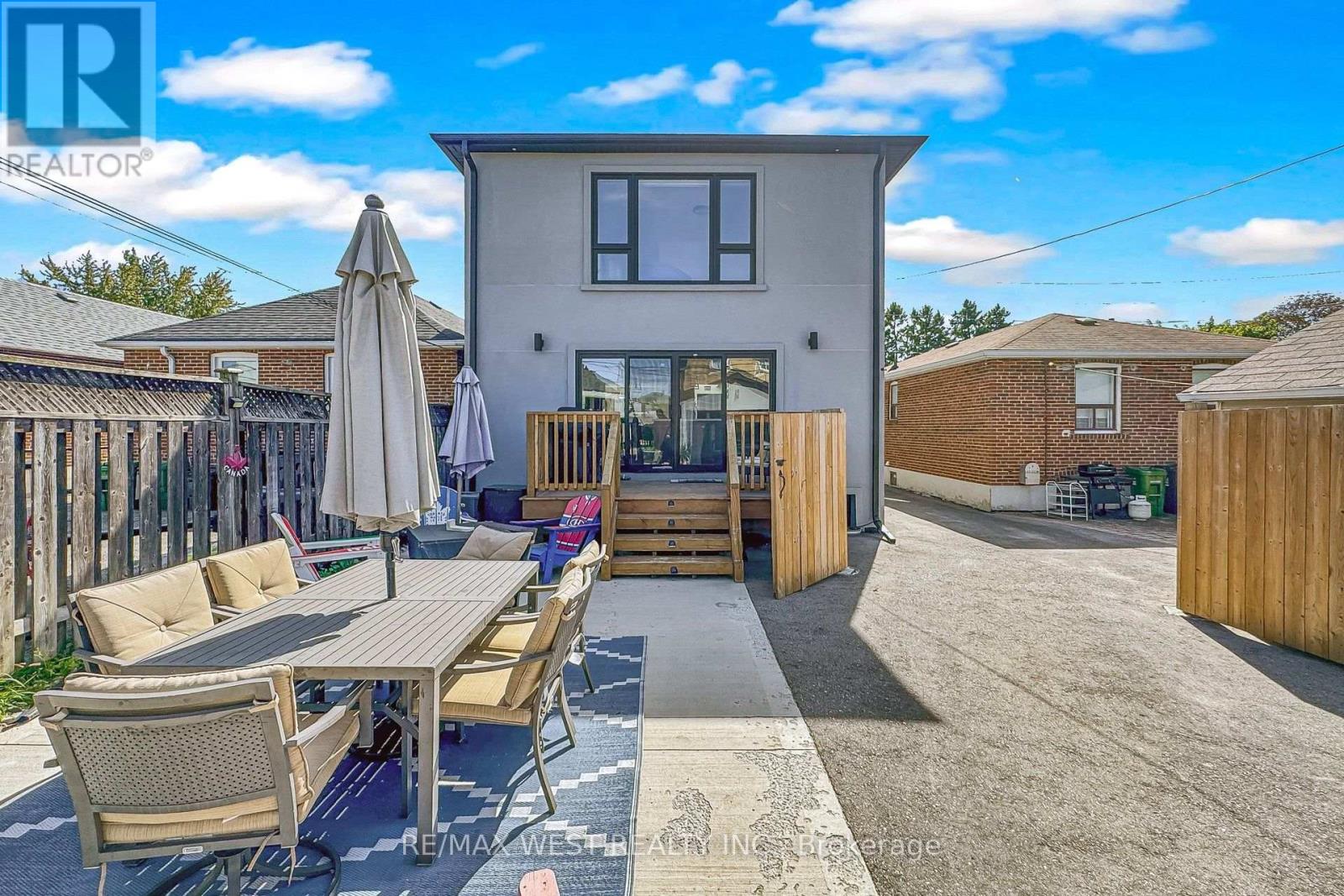 972 CASTLEFIELD AVENUE - Image 47