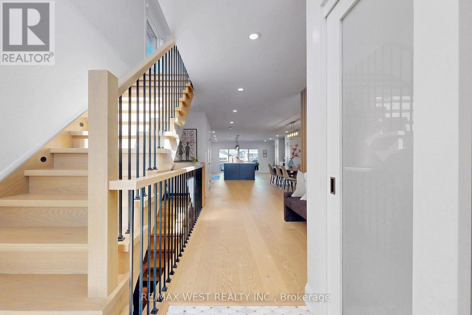 Photo of 972 CASTLEFIELD AVENUE
