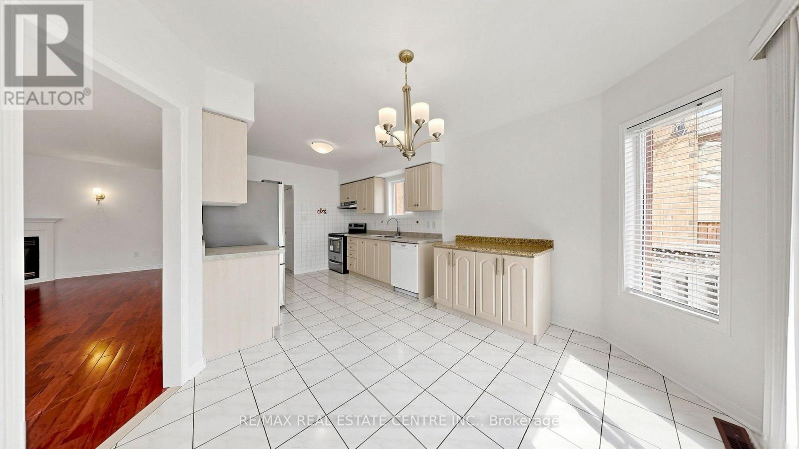 30 CULTURE CRESCENT - 13