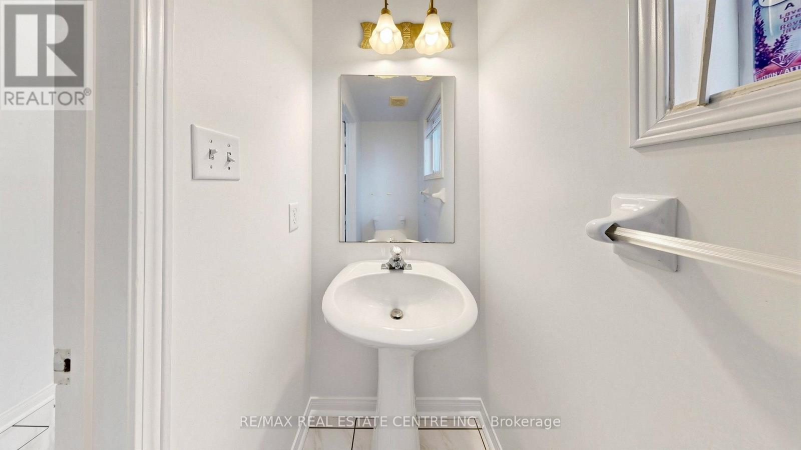 30 CULTURE CRESCENT - 17