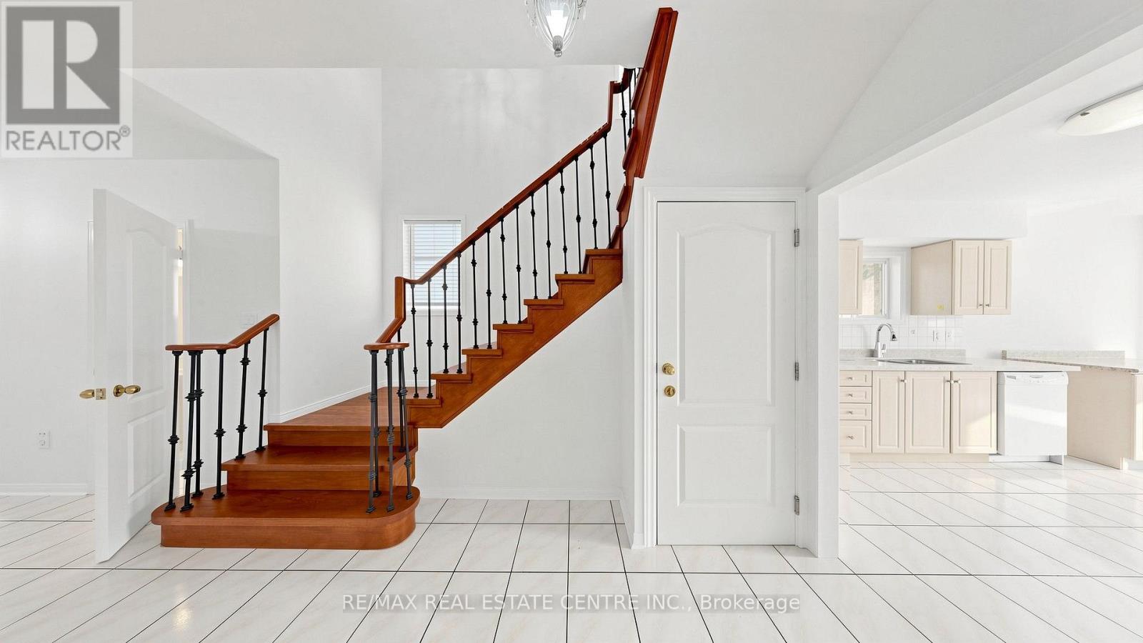 30 CULTURE CRESCENT - 18