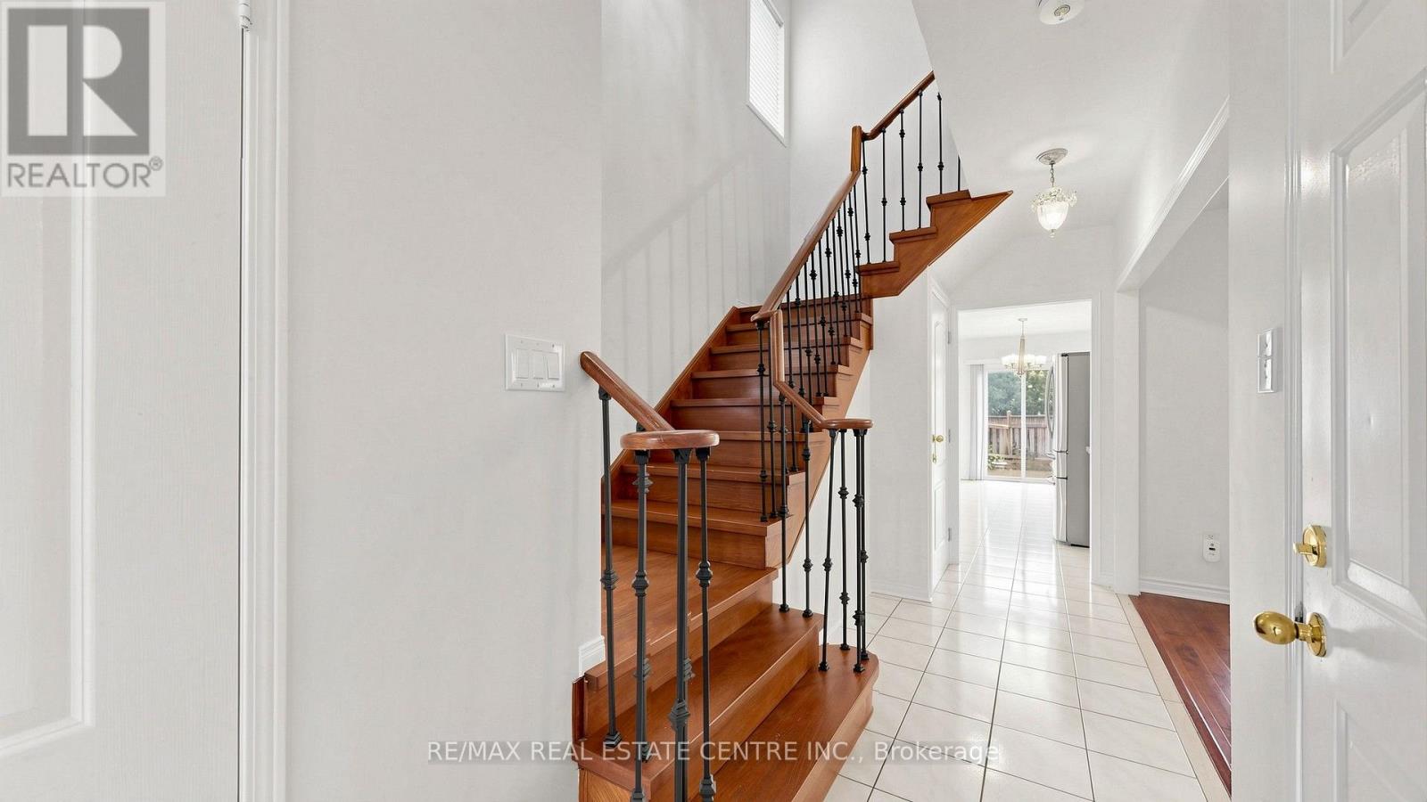 30 CULTURE CRESCENT - 19