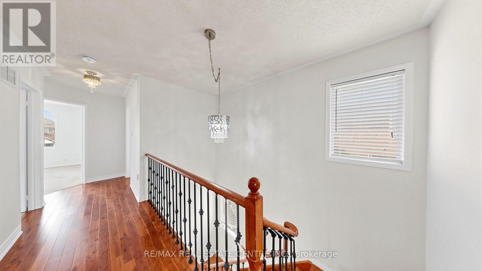 30 CULTURE CRESCENT - 20