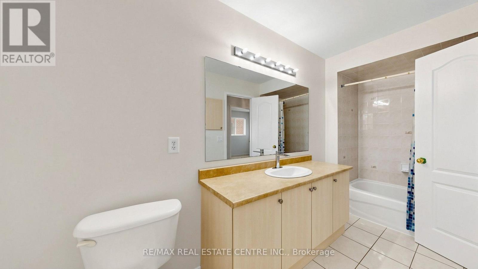 30 CULTURE CRESCENT - 33