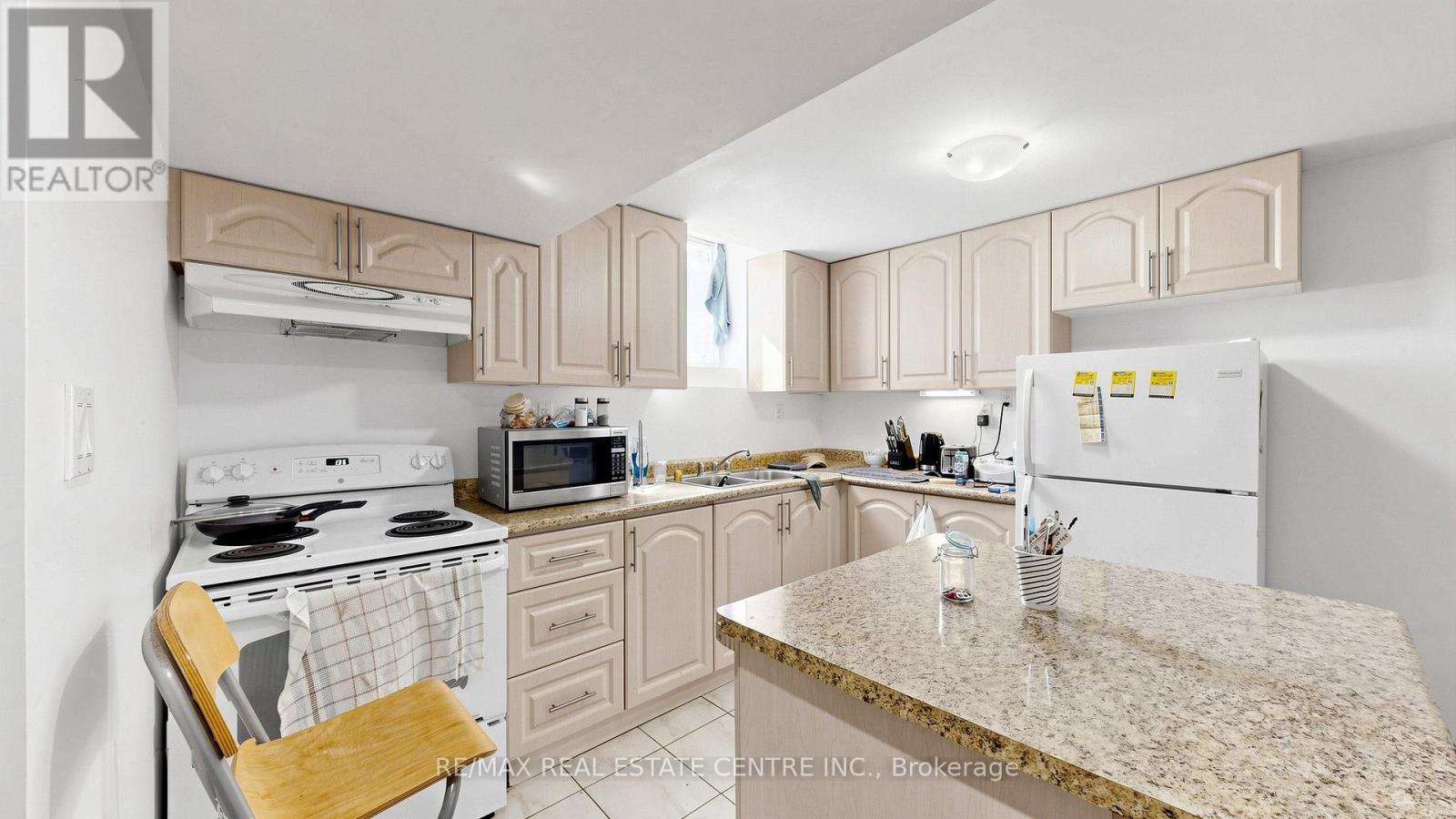 30 CULTURE CRESCENT - 34