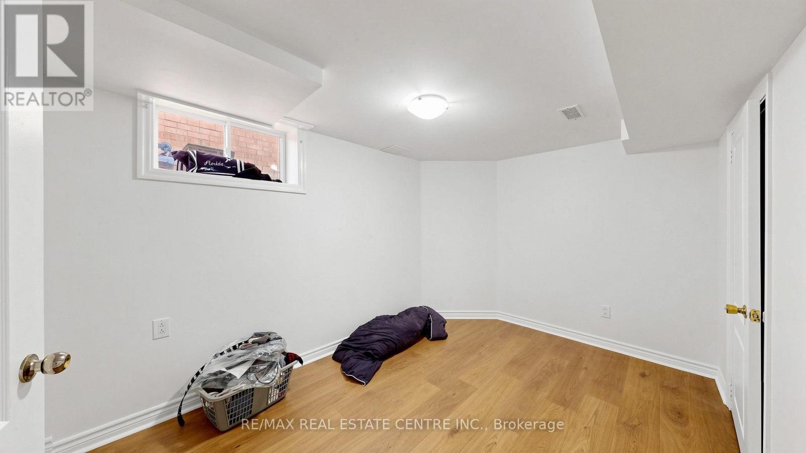 30 CULTURE CRESCENT - 37
