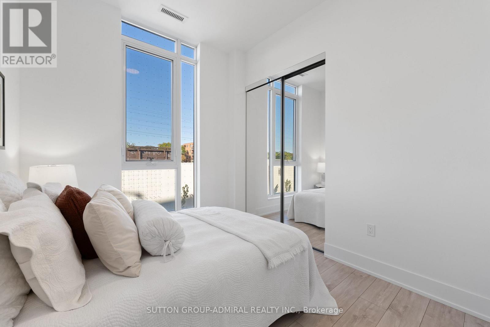 #224 858 DUPONT STREET - 11
