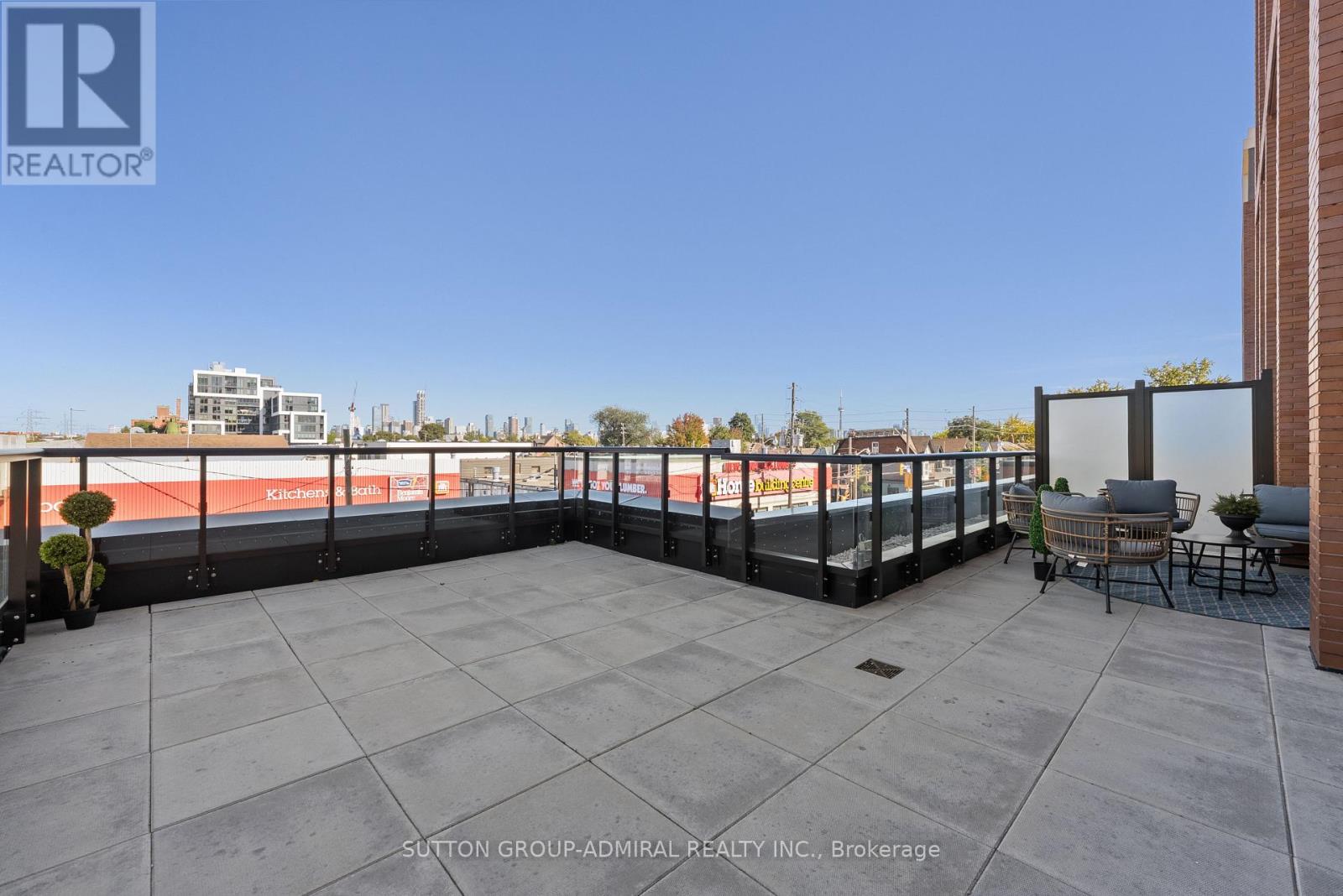 #224 858 DUPONT STREET - 24
